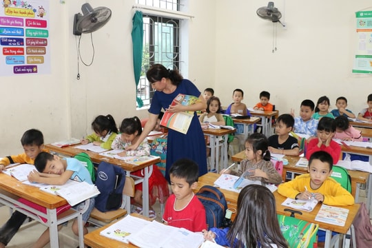 Các địa phương xoay xở để chi trả việc tăng tiết, thiếu giáo viên ở bậc tiểu học