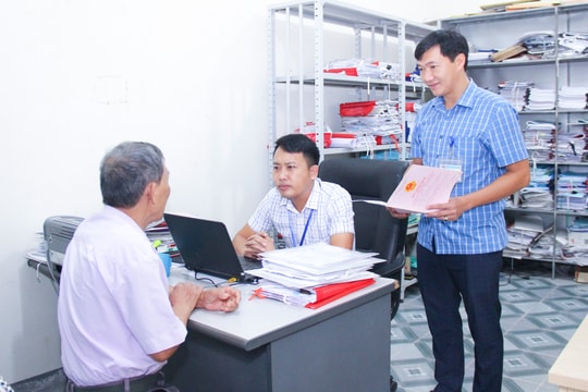 Khoảng 2.000 cán bộ, công chức Nghệ An dôi dư do sắp xếp đơn vị hành chính