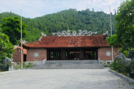 Nhiều viên gạch quý hiếm tại đền thờ Trạng nguyên Hồ Hưng Dật