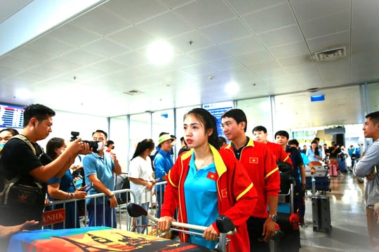 Đội tuyển nữ Việt Nam về nước; Ronaldo tỏa sáng rực rỡ trong trận thắng của Al Nassr