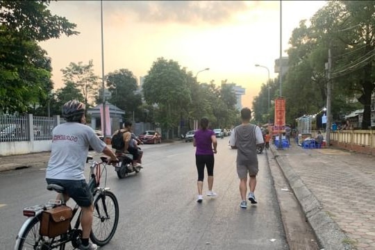 Người cao tuổi nên đi bộ hay đạp xe?