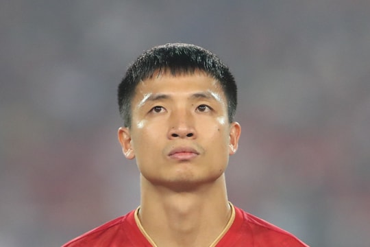 Trung vệ Bùi Tiến Dũng bất ngờ được triệu tập lên đội tuyển Quốc gia