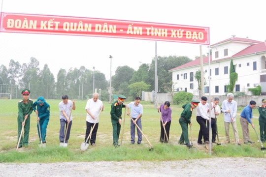 Bộ Chỉ huy Quân sự tỉnh khởi công xây dựng sân chơi thể thao tại Giáo xứ Xã Đoài