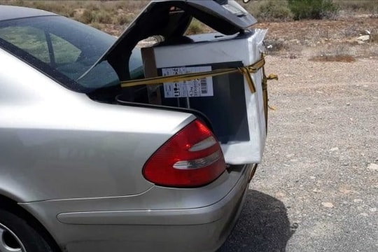 Không đóng cốp ô tô khi di chuyển có bị xử phạt?