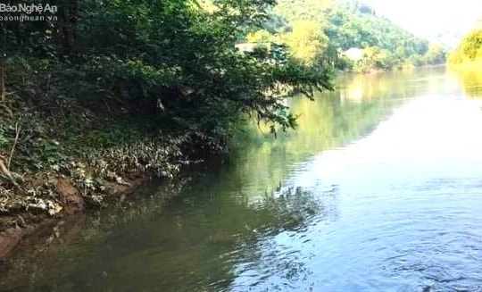 Phát hiện thi thể phụ nữ trôi trên sông Nậm Mộ