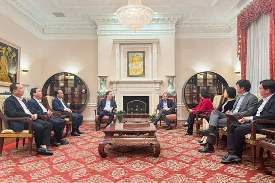 Đoàn công tác tỉnh Nghệ An thăm và làm việc với Đại sứ quán Việt Nam tại Hoa Kỳ