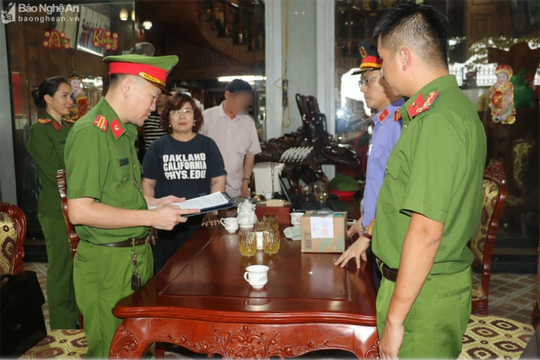 Nữ doanh nhân ở Diễn Châu bị khởi tố vì buôn lậu gỗ