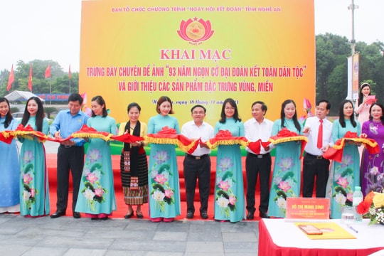Khai mạc trưng bày chuyên đề ảnh '93 năm ngọn cờ đại đoàn kết toàn dân tộc' và giới thiệu các sản phẩm đặc trưng vùng miền