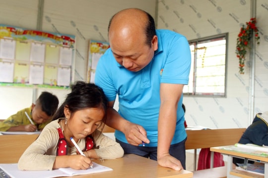 Những người gieo chữ ở Pu Lon