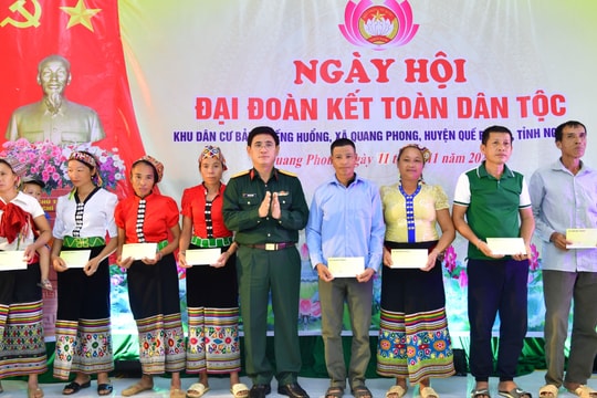 Bản Chiếng Huổng vui Ngày hội Đại đoàn kết