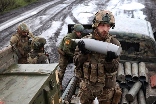 EU thừa nhận sẽ không đạt được mục tiêu cung cấp 1 triệu quả đạn pháo cho Ukraine