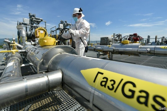 Giá gas duy trì đà tăng, bất chấp biến động; Giá vàng tiếp đà ngang giá