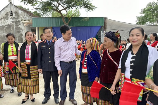 Phó Chủ tịch Ủy ban Mặt trận Tổ quốc tỉnh dự Ngày hội Đại đoàn kết tại huyện Nghĩa Đàn