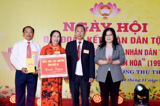 Bí thư Đảng ủy Khối Các cơ quan tỉnh dự Ngày hội Đại đoàn kết tại thị xã Cửa Lò