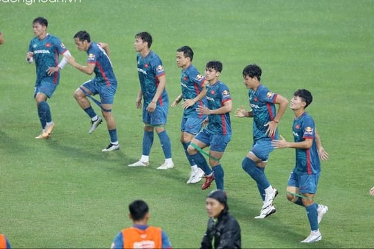 ‘Phù thủy trắng’ Troussier tung bài tủ nào trước Philippine?