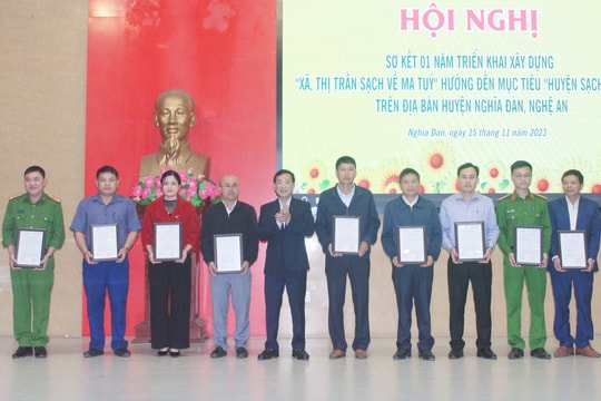 Huyện Nghĩa Đàn khen thưởng 18 cá nhân có thành tích trong thực hiện Đề án 'Xã, thị trấn sạch về ma túy'