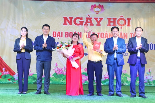 Phó trưởng Đoàn đại biểu Quốc hội tỉnh dự Ngày hội Đại đoàn kết tại thị xã Hoàng Mai