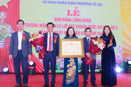 Trường Mầm non Lê Lợi (TP. Vinh) đón nhận Bằng công nhận đạt chuẩn Quốc gia mức độ 2