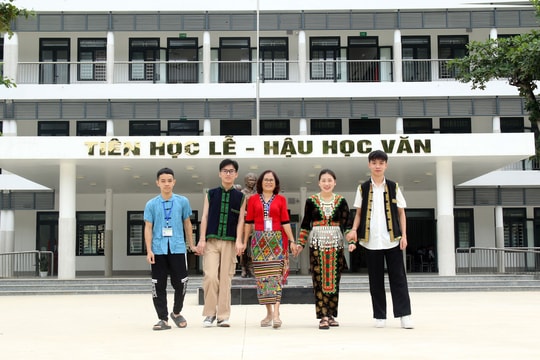 Cô giáo ở Kỳ Sơn được vinh danh giáo viên tiêu biểu toàn quốc: 'Làm nghề phải chăm lấy nghề'