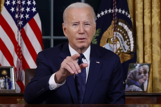 Tỷ lệ ủng hộ Tổng thống Biden giảm xuống mức thấp kỷ lục