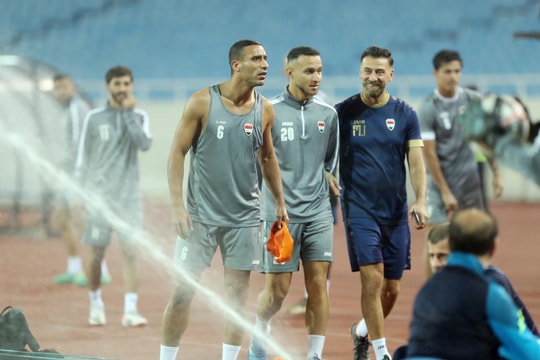 Cầu thủ Iraq nổi cáu vì sự cố trên sân Mỹ Đình