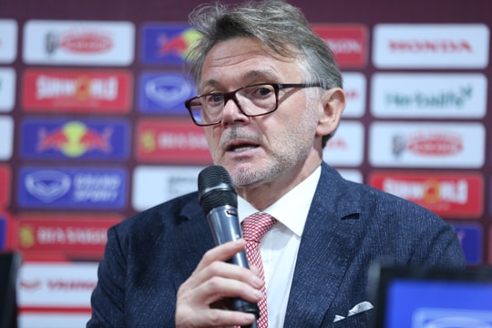 HLV Philippe Troussier: 'Tôi thất vọng vì tuyển Việt Nam để thua ở những giây cuối cùng của trận đấu'