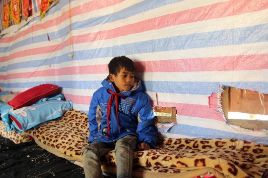 Thầy trò vùng cao sống tạm bợ trong nhà bán trú xuống cấp