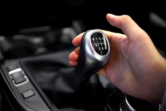 Lý do nên học lái xe số sàn