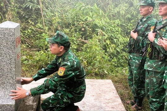 Tuần tra khép kín đoạn biên giới Việt Nam - Lào