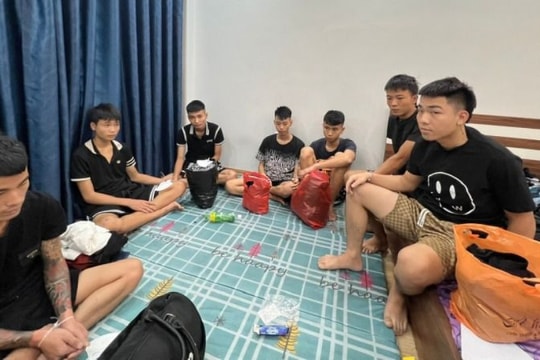 Gạ người già mua thuốc Đông y, khám bệnh miễn phí rồi chiếm đoạt tiền tỷ