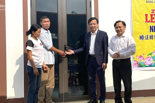 Đảng bộ khối Doanh nghiệp tỉnh trao 2 căn nhà tình nghĩa tại huyện Nghĩa Đàn