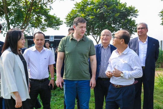 Bộ trưởng Bộ Nông nghiệp Kaluga (Nga) thăm Trang trại TH: Chúng tôi nể phục và tiếp thu được nhiều bài học giá trị 