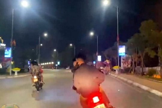 Khởi tố nhóm thanh thiếu niên chèn ép xe, khiêu khích cảnh sát cơ động