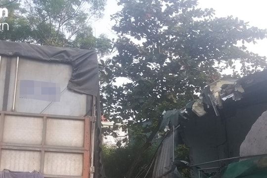 Xe mất lái đâm sập nhà khiến cụ bà không qua khỏi