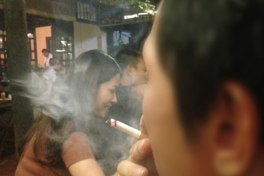Hút thuốc lá thụ động là nguy cơ lớn đối với sức khỏe con người