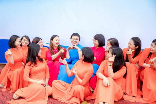 Đoá hồng nhung trên đá