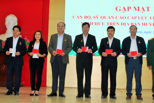 241 cựu chiến binh ở Anh Sơn được trao Kỷ niệm chương