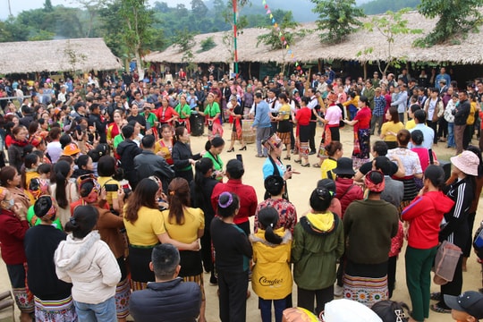 Độc đáo chợ phiên Nga My