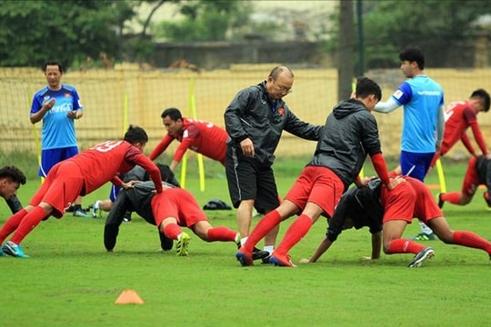 Huấn luyện viên Park Hang-seo có kết hợp với bầu Đức?