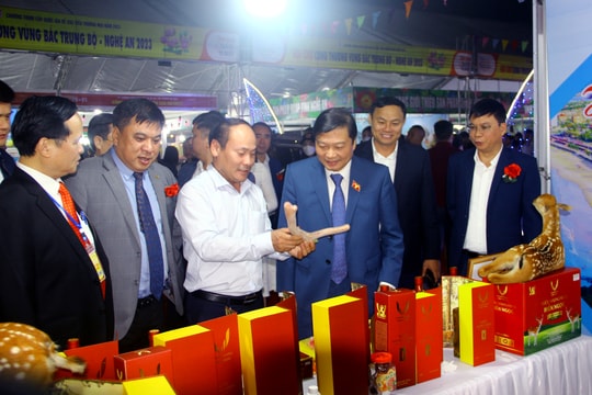 250 gian hàng quy tụ tại Hội chợ Công Thương vùng Bắc Trung Bộ - Nghệ An