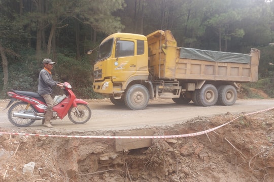 Xe tải băm nát đường, doanh nghiệp chậm khắc phục dù đã hứa