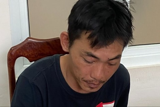 Bắt đối tượng dùng liềm kề vào cổ chủ cây xăng để cướp tiền