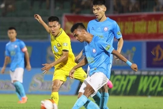 Cầu thủ Câu lạc bộ Khánh Hòa sẵn sàng đình công vì bị nợ lương; Hậu vệ Ngoại hạng Anh nhập tịch Indonesia, háo hức đấu tuyển Việt Nam