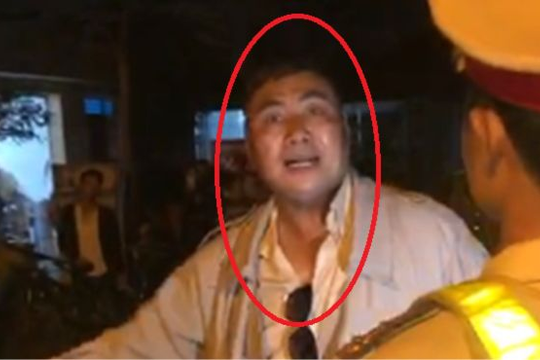  Khởi tố tài xế gây rối không chịu đo nồng độ cồn