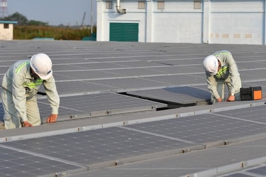 Điện mặt trời mái nhà dư phát lên lưới điện sẽ có giá 0 đồng