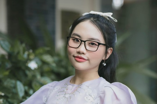 Phương Mỹ Chi: Từ 'cô bé dân ca' đến giám đốc điều hành ở tuổi 19