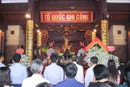 Đảng uỷ Khối Các cơ quan và Đảng uỷ Khối Doanh nghiệp tỉnh Nghệ An, Hà Tĩnh, Thanh Hoá tưởng nhớ các Anh hùng liệt sĩ tại Truông Bồn