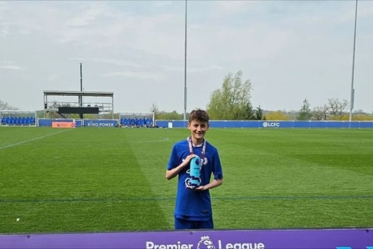 Phát hiện sao trẻ Việt kiều thuộc biên chế Chelsea; Man United nhận thất bại lịch sử trên sân nhà