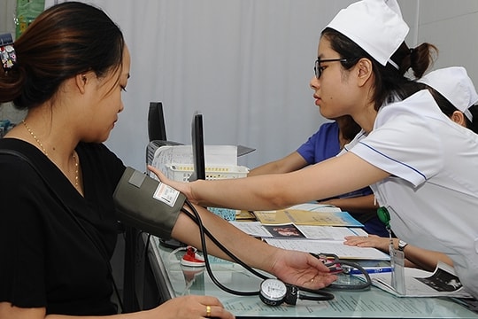 Sắp có quy định gỡ khó cho người bệnh bảo hiểm y tế phải mua thuốc ngoài