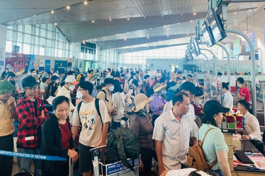 Giá vé máy bay tăng cao trong dịp Tết Giáp Thìn 2024